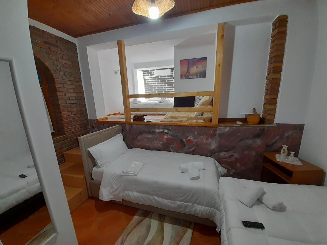 Hotel Boutique Buzi Berat Exterior photo